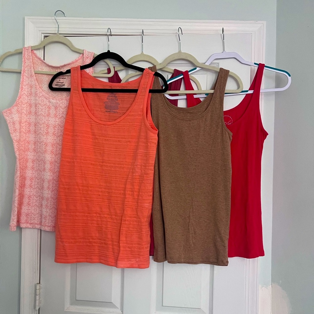 Set of 5 tank tops